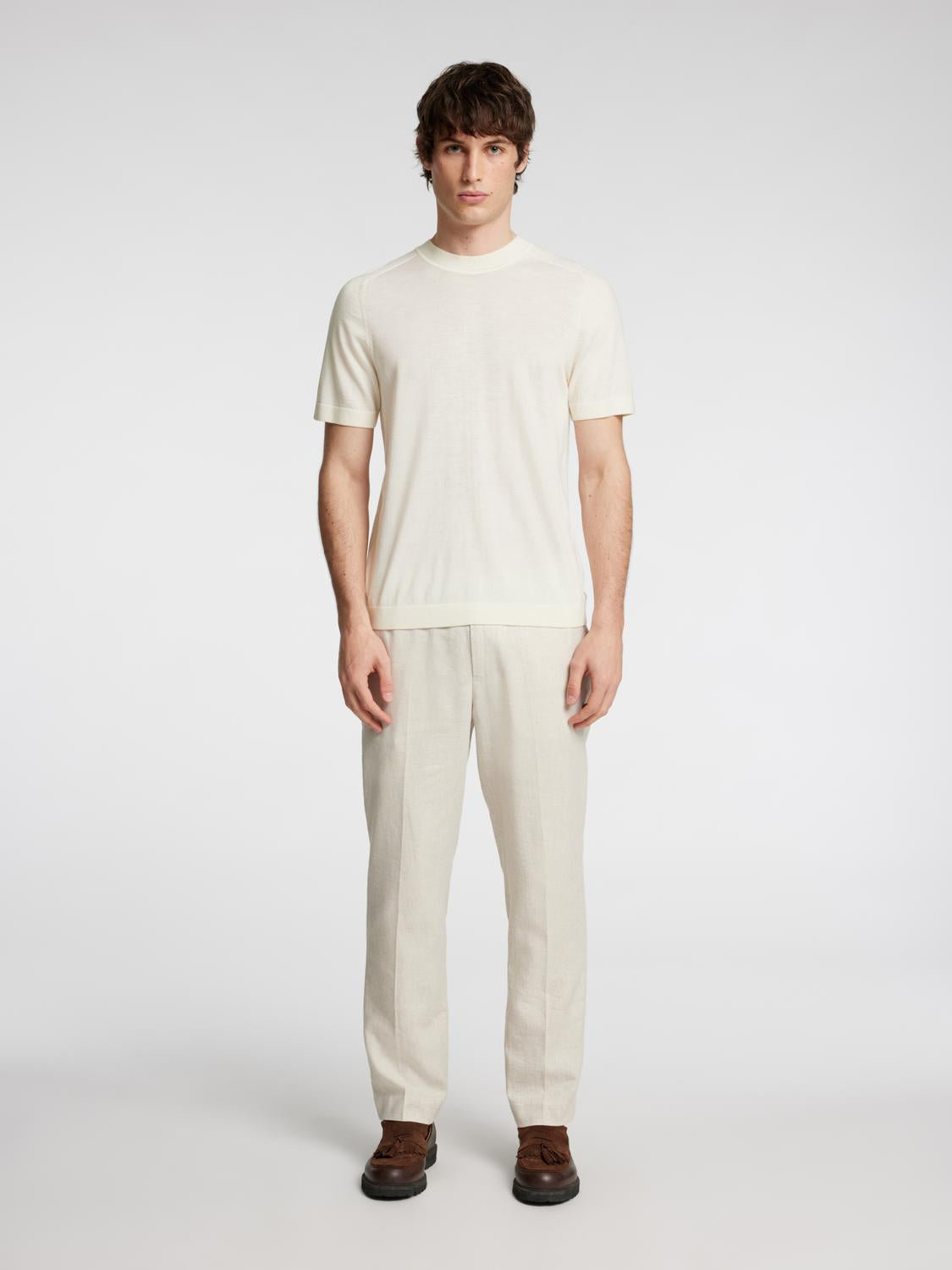 model_shot-front_full